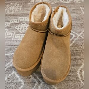 Cushionaire Tan Suede Ankle Boots with Shearling Lining